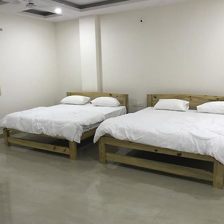 Avigna Lokesh Hotel Chik Bānavar Exterior foto