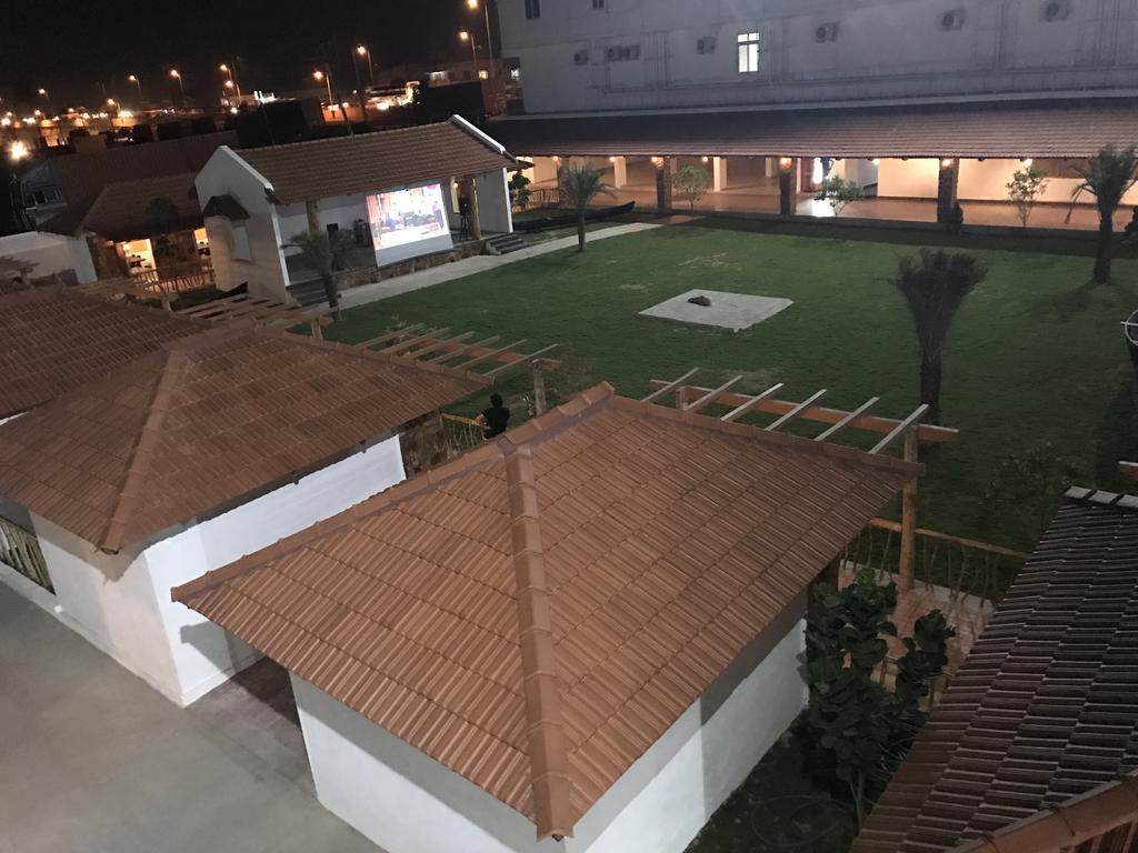 Avigna Lokesh Hotel Chik Bānavar Exterior foto